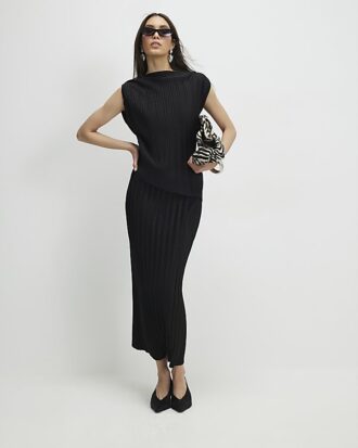 Black Plisse Asymmetric Hem Tank Top