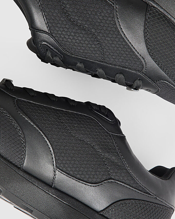 Black Runner Trainers